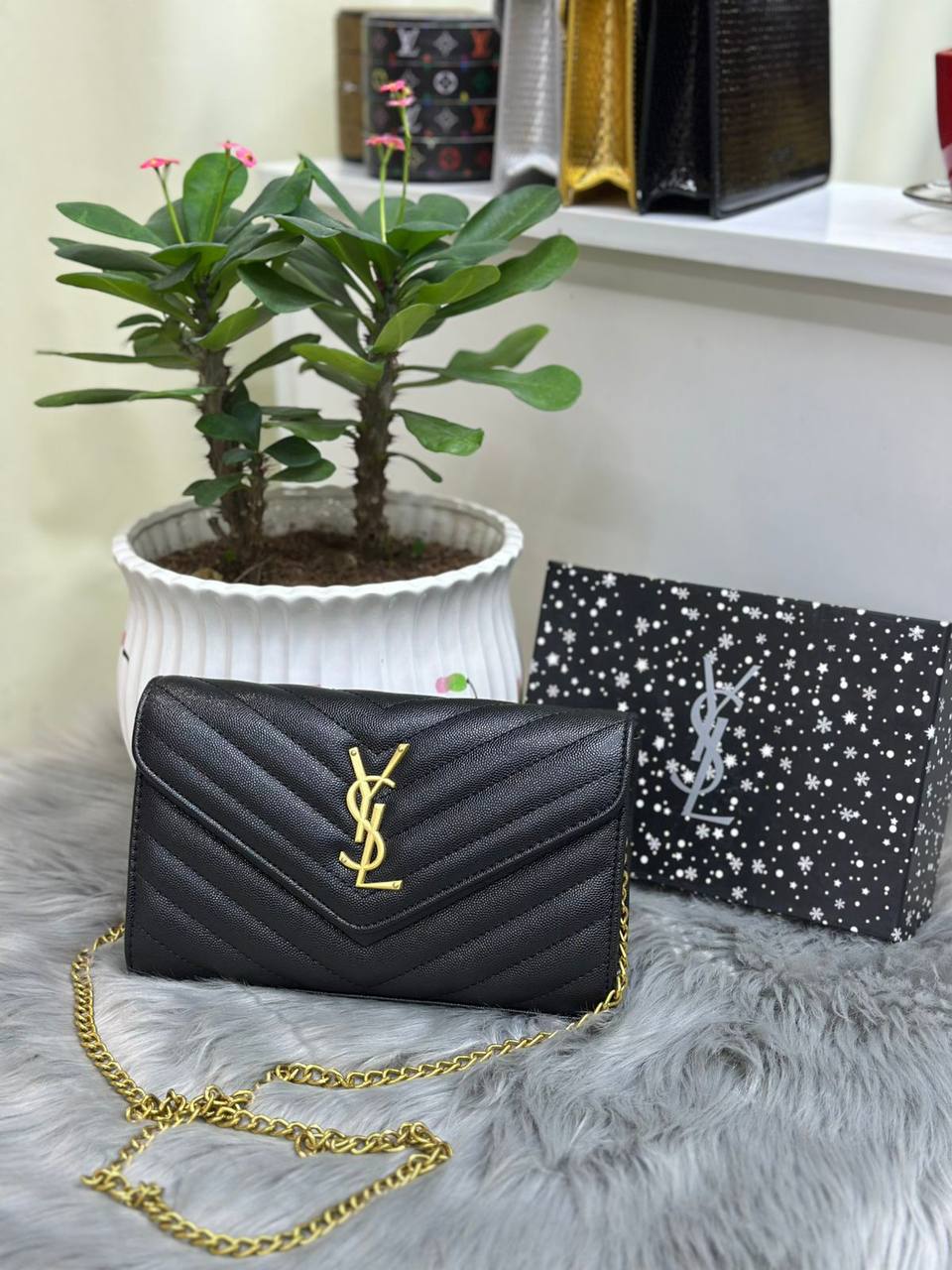 YSL
SIZE……….23CM🌷
80 dhs🌺
with BOX✅

Zain244
♥️♥️♥️