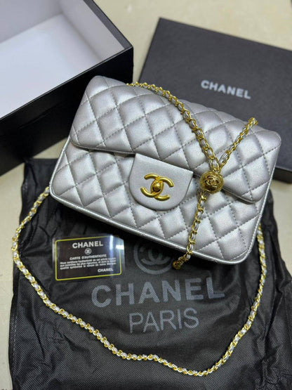 🌷 Chanel CF
1⃣️ First quality +🎁
Size : 22 * 16  cm
85 dhs✅
with box🎁

Zain115
♥️♥️♥️