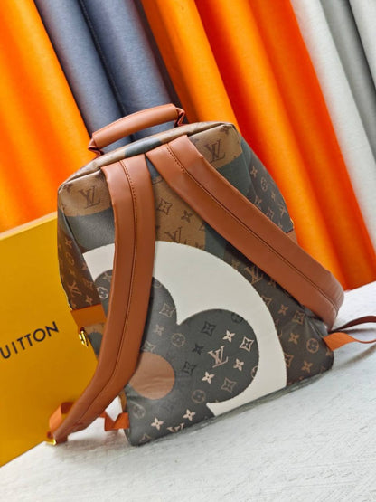 LOUIS VUITTON 

BACKPACK 

COPY ONE 

NEW CAME 

 210DHS🇦🇪🇦🇪

Zain295
♥️♥️♥️