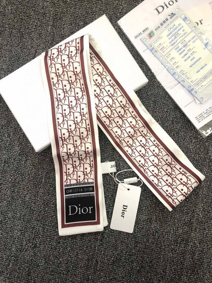 Silk Twilly Scarf 
Without box 🗃️ 
25 dhs✅

Zain231
♥️♥️♥️