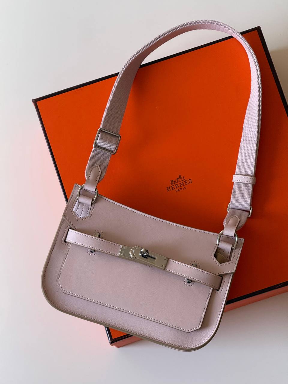 Hermes 
jypsiere 22cm💕master quality😍with box❤️
380 dhs✅

Zain52
♥️♥️♥️