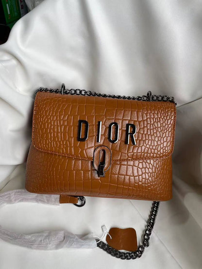 Dior
110 dhs🪙🌨️

Zain143
♥️♥️♥️