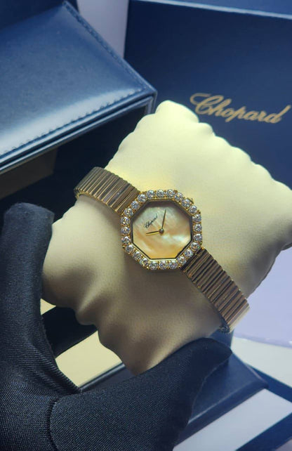 Chopard watch for ladies good quality 
300 dhs🪙🖤

Zain59
♥️♥️♥️