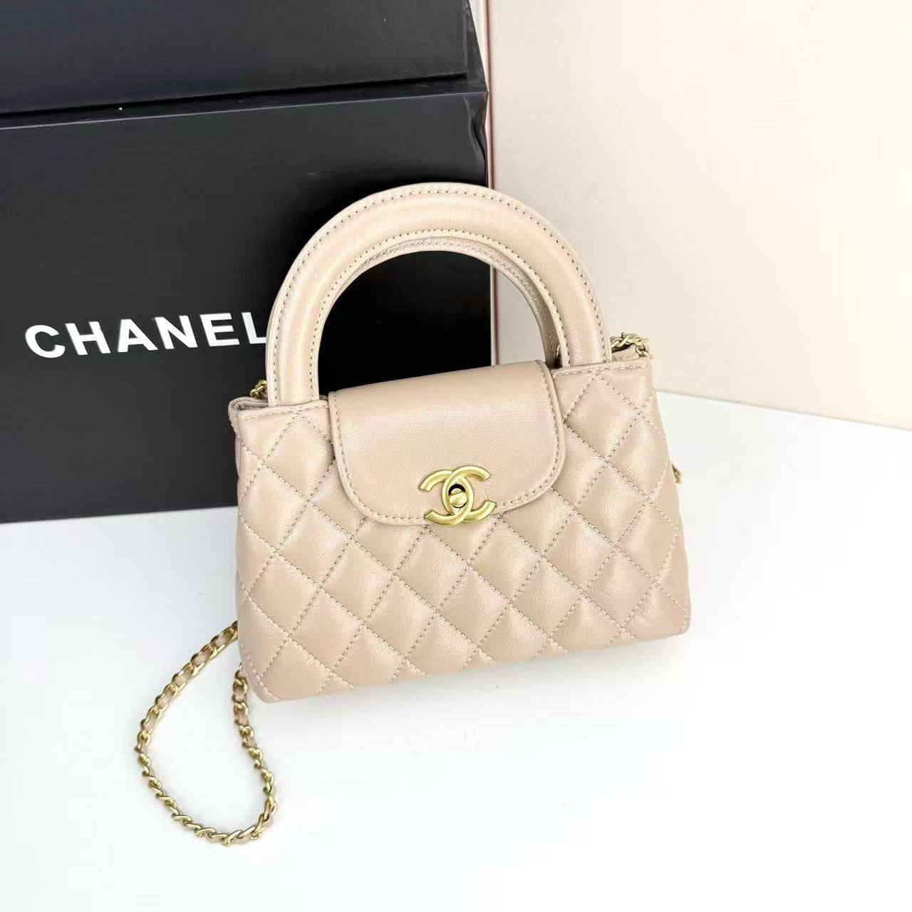 Chanel
Master
22cm

with box
🎁🎁🎁

250 dhs💓

Zain228
♥️♥️♥️