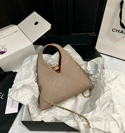 CHANEL
MASTER QUALITY 
WITH BOX 
320 dhs🇦🇪🇦🇪

Zain295
♥️♥️♥️