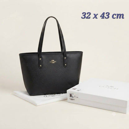 COACH City Zip Tote
Signature Coated Canvas
With zipper type
Gold hardware
With BOX
Large size

100 dhs🇦🇪🇦🇪

Zain239
♥️♥️♥️