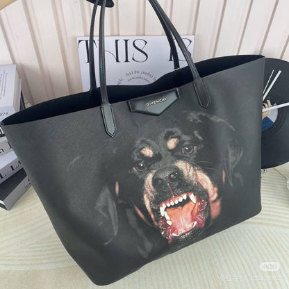 GIVENCHY
90 dhs✅✅
 2in1 
good quality

Zain07
♥️♥️♥️
