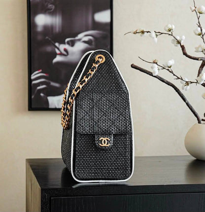 CHANEL 

RESTOCK 
HIGH QUALITY 

BIG SIZE 
125 dhs🇦🇪🇦🇪

25cm

Zain295
Zain39
♥️♥️♥️