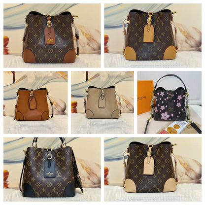 LV
Best quality with box
115 dhs🇦🇪🇦🇪

size21CM

Zain290
♥️♥️♥️