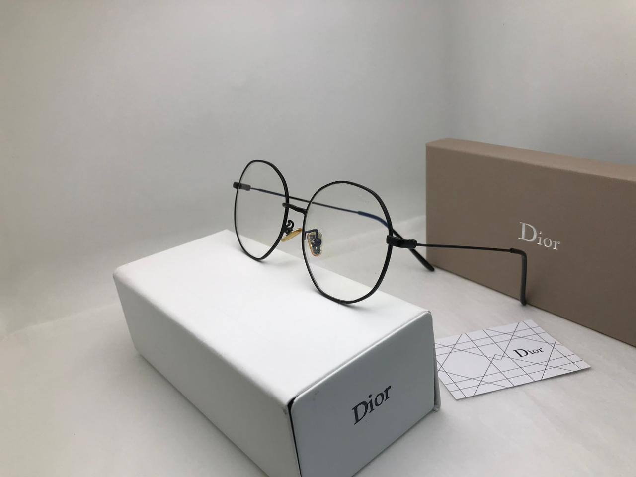Sunglasses
60 dhs🪙🖤

Zain126
♥️♥️♥️