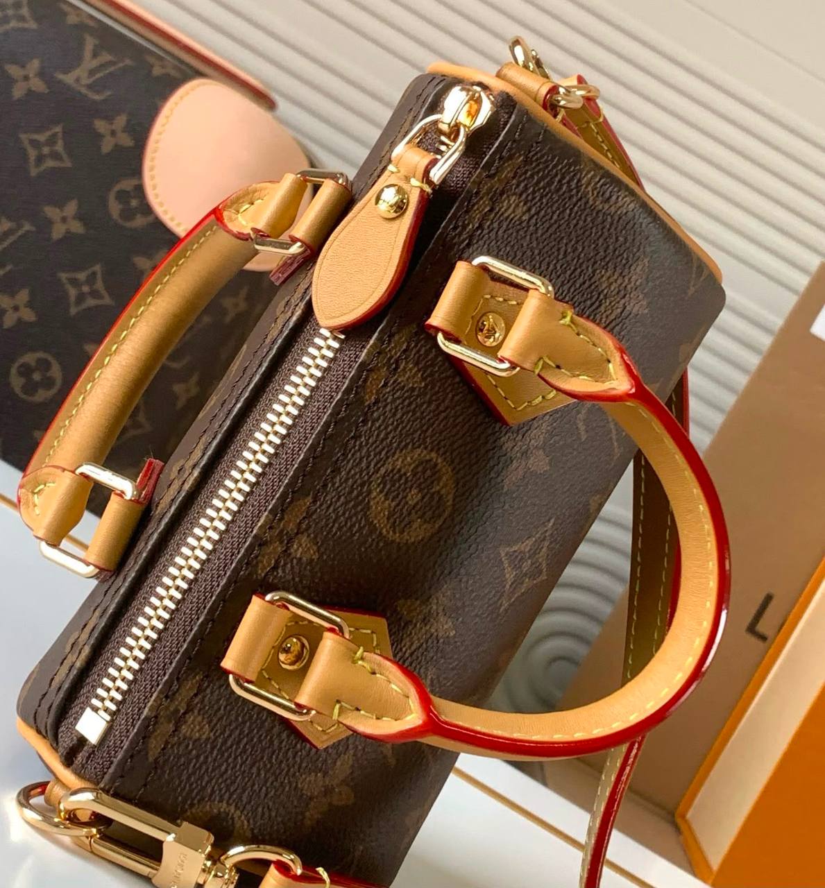 LV SPEEDY MINI SIZE GOOD QUALITY WITH BOX 
100 dhs🇦🇪🇦🇪
Size:16cm

Zain195
♥️♥️♥️