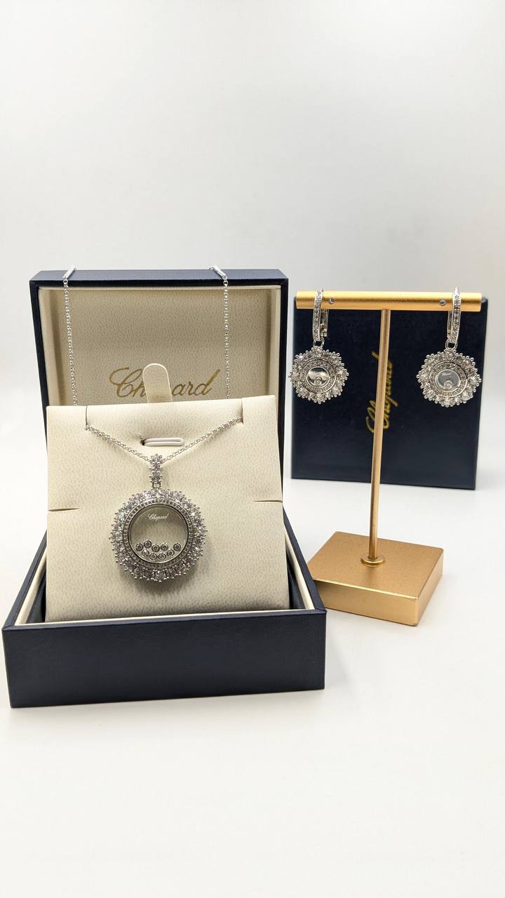 Chopard
*Master Quality* 
*Necklace & Earrings*
230 dhs💛 with Normal Box 🎁
260 dhs💛 with Master Box 🎁

Zain210
♥️♥️♥️