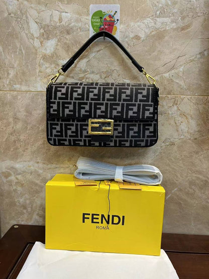 Fendi
with box🎁🎁🎁

110 dhs✅

Zain232
♥️♥️♥️