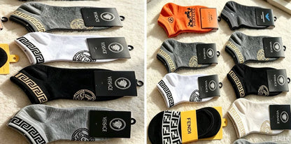 Men's and 👩‍🦰🧑women's socks 

12 pairs 
45 dhs🇦🇪🇦🇪

Zain161
♥️♥️♥️