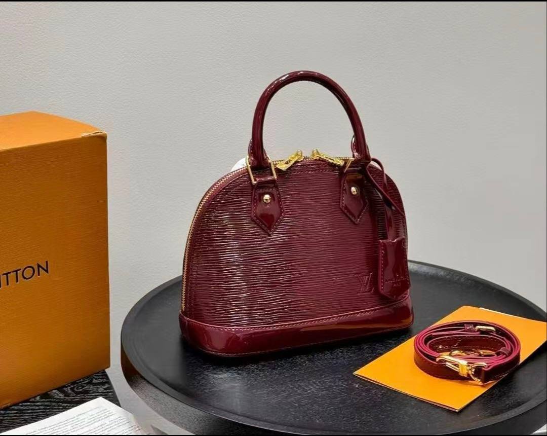 LV
withbox 
100 dhs🇦🇪🇦🇪

Zain143
♥️♥️♥️