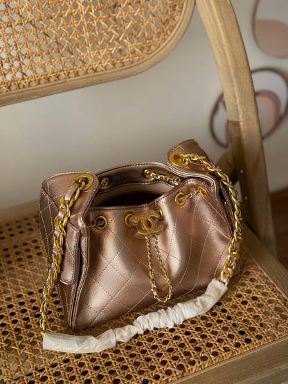 Available again✨✨✨

CHANEL 

22_25cm
360_380😍

*MASTER QUALITY*

With box🎁

Zain167
♥️♥️♥️