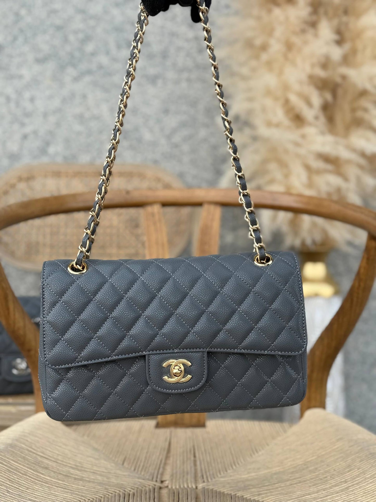 CHANEL
25cm
370 dhs🌺
Top quality 
With box🎁

Zain167
♥️♥️♥️
