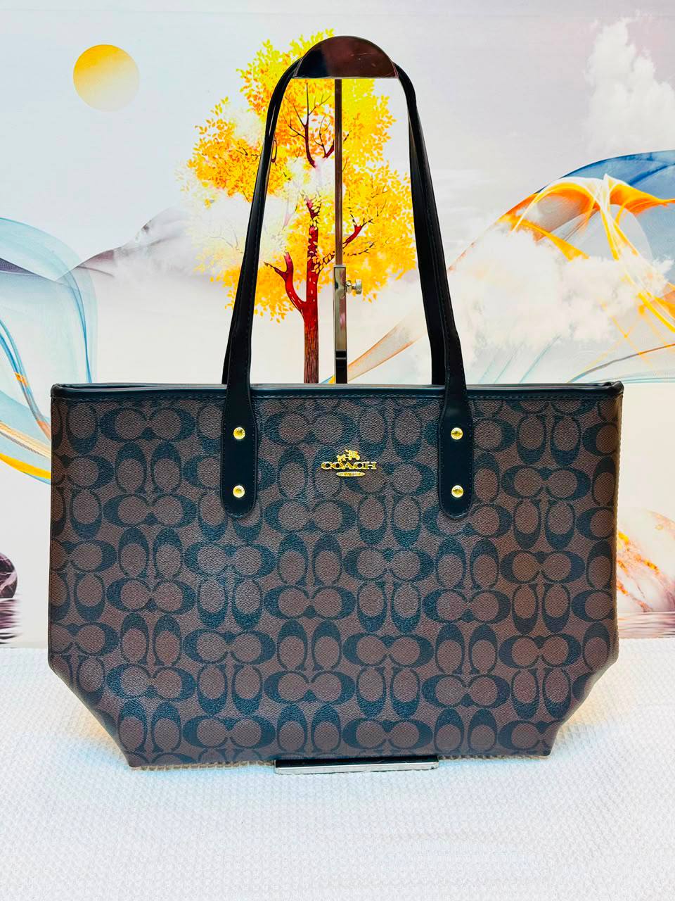 Coach 
Best quality with box’s 
100 dhs🇦🇪🇦🇪
size 41 CM

Zain290
♥️♥️♥️