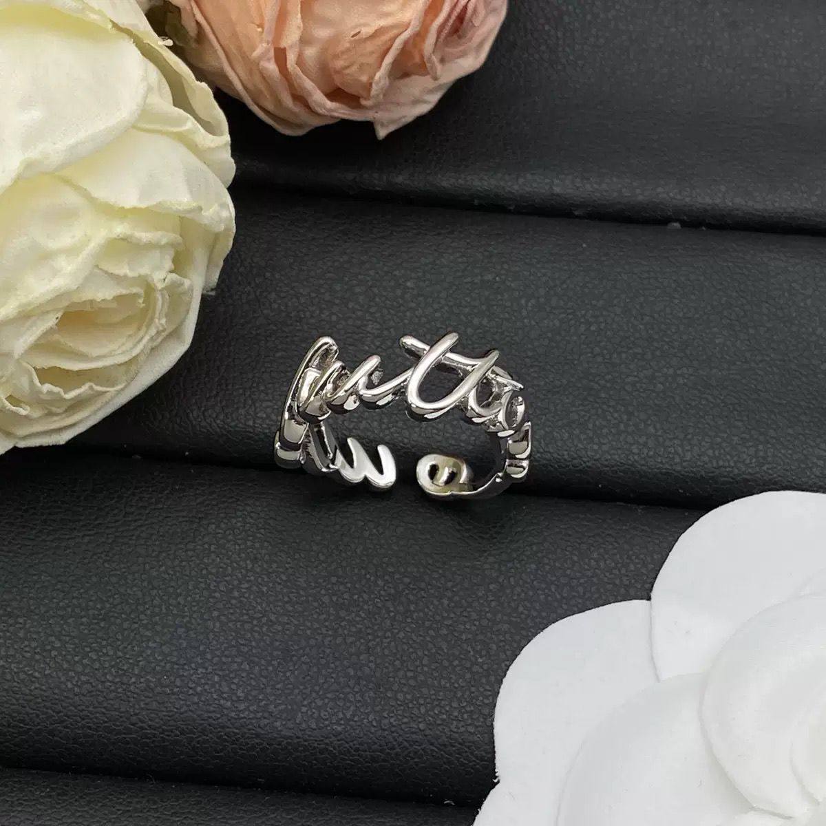 LV Ring 💍 
Adjustable 
Master quality 

*45* AED normal box 📦

Zain48
♥️♥️♥️
