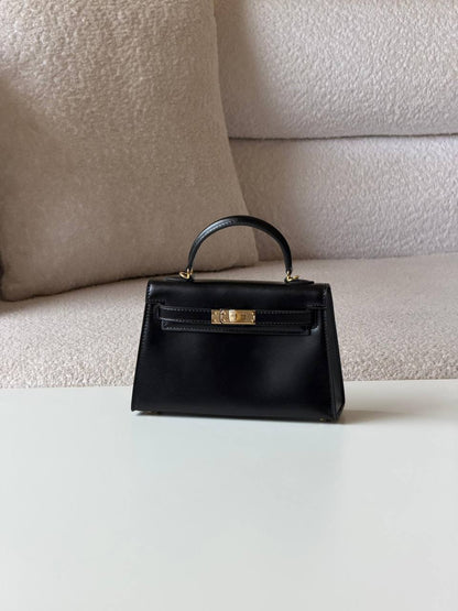 Hermes kelly box 19 cm💥Master quality ✅with box📦
380 dhs💓

Zain52
♥️♥️♥️
