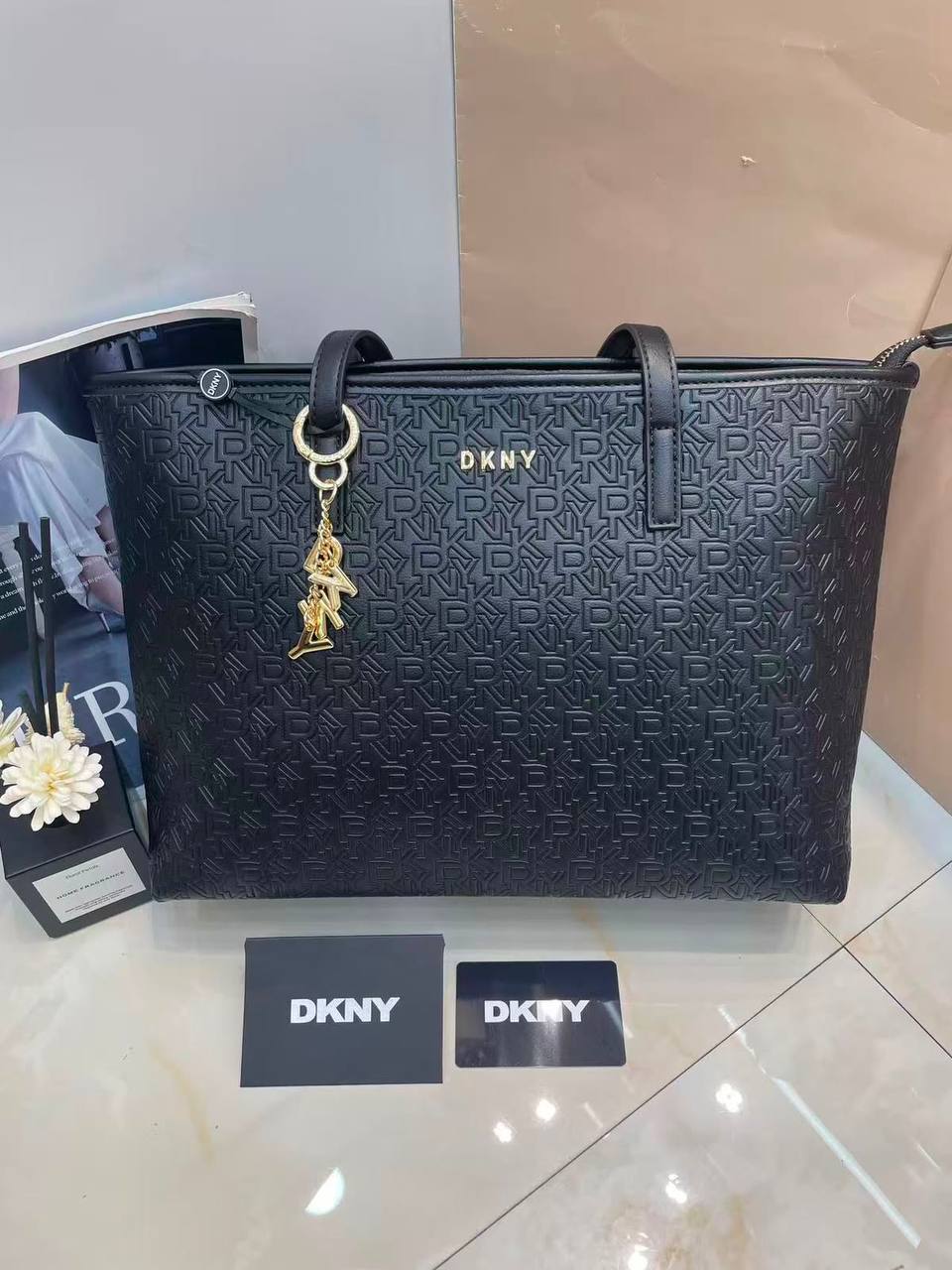 Dkny
120 dhs💓
good quality

Zain175
♥️♥️♥️