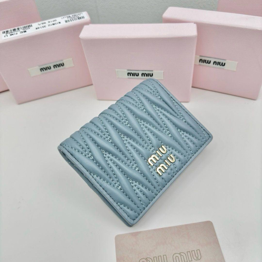 Miu miu

320 dhs🇦🇪🇦🇪🇦🇪

Zain275
♥️♥️♥️
