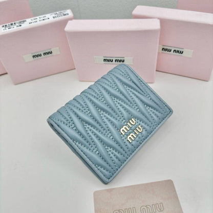 Miu miu

320 dhs🇦🇪🇦🇪🇦🇪

Zain275
♥️♥️♥️