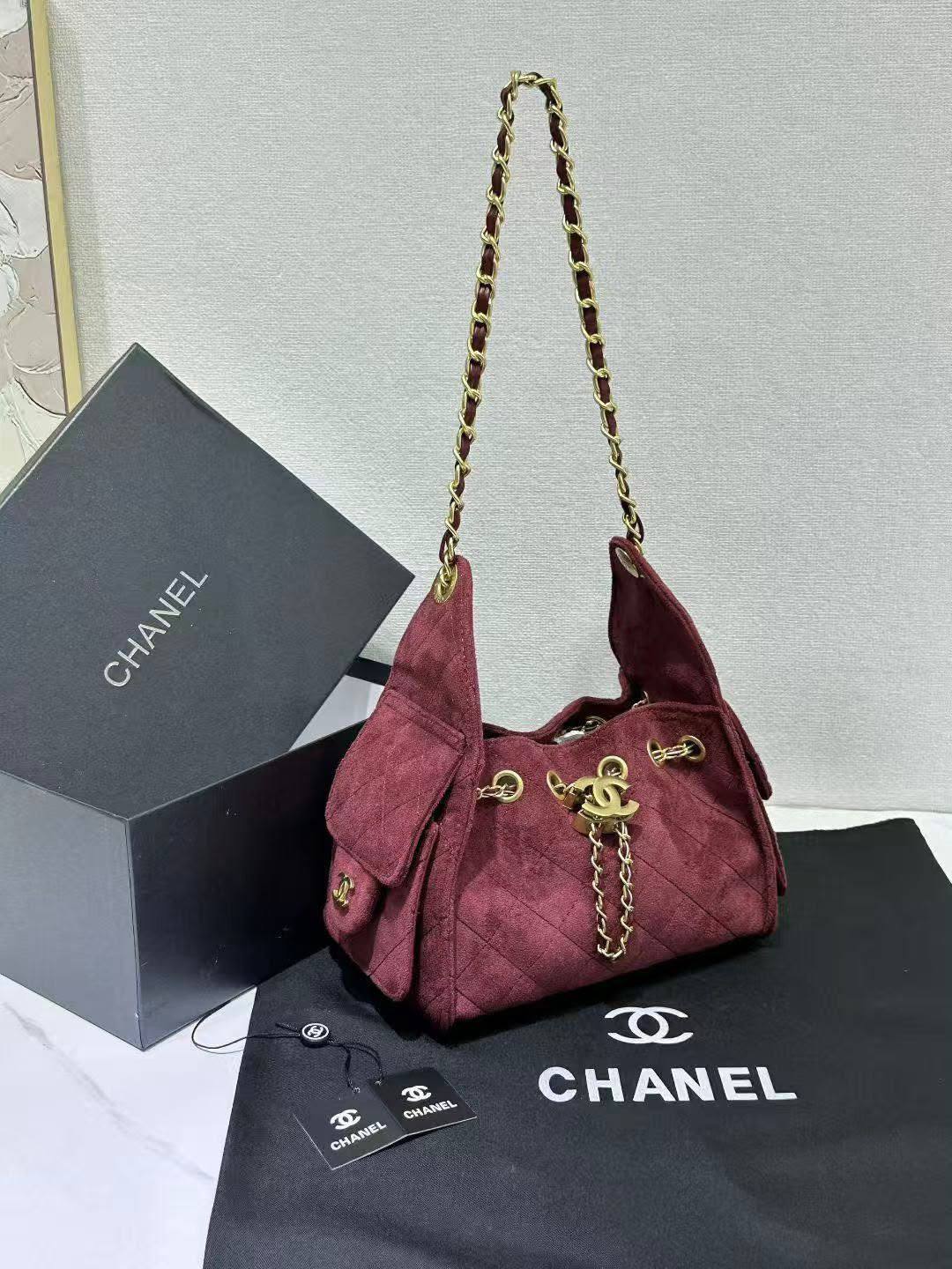 CHANEL 

NEW CAME 
HIGH QUALITY  

WITH BOX 
120 dhs🇦🇪🇦🇪

20cm

Zain39
♥️♥️♥️