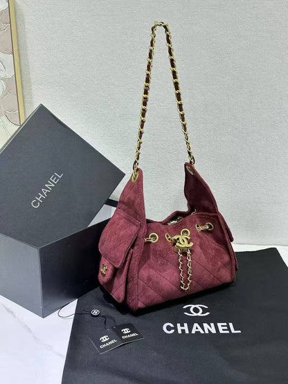 CHANEL 

NEW CAME 
HIGH QUALITY  

WITH BOX 
120 dhs🇦🇪🇦🇪

20cm

Zain39
♥️♥️♥️
