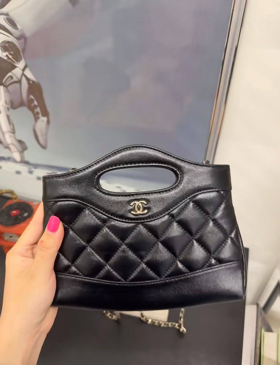 Chanel

90 dhs🇦🇪

with box
🎁🎁🎁

Zain35
♥️♥️♥️