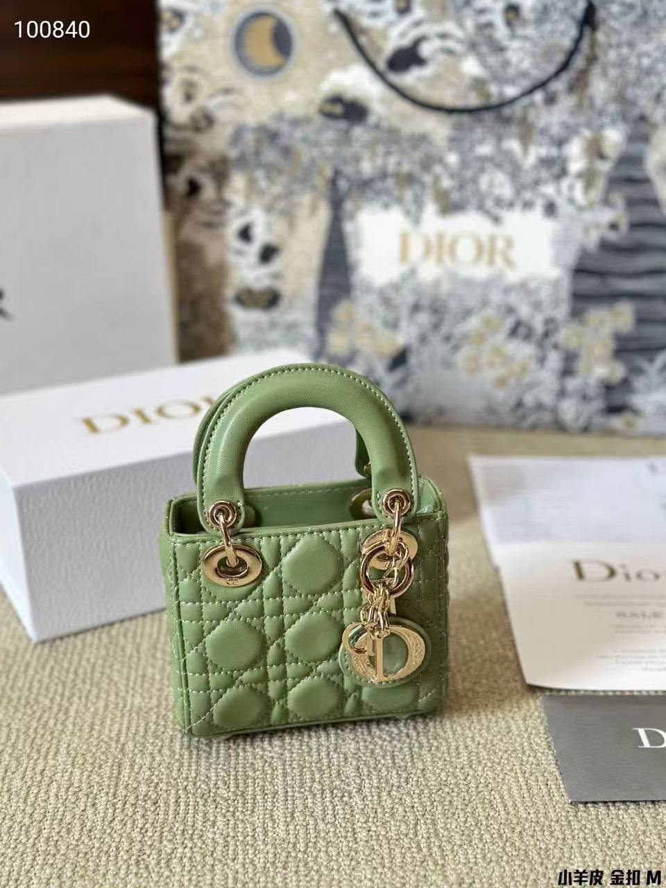 DIOR MICRO BAG 
Master✅✅
13CM 
230 dhs🇦🇪🇦🇪
WITH BOX 

Zain131
♥️♥️♥️