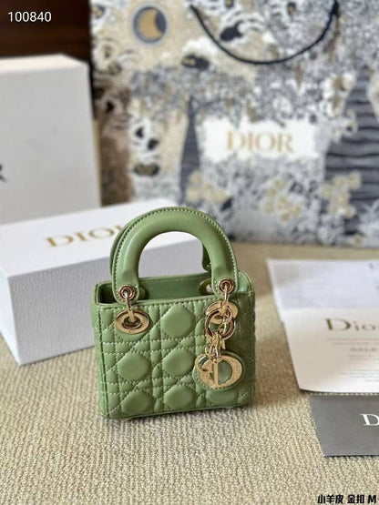 DIOR MICRO BAG 
Master✅✅
13CM 
230 dhs🇦🇪🇦🇪
WITH BOX 

Zain131
♥️♥️♥️