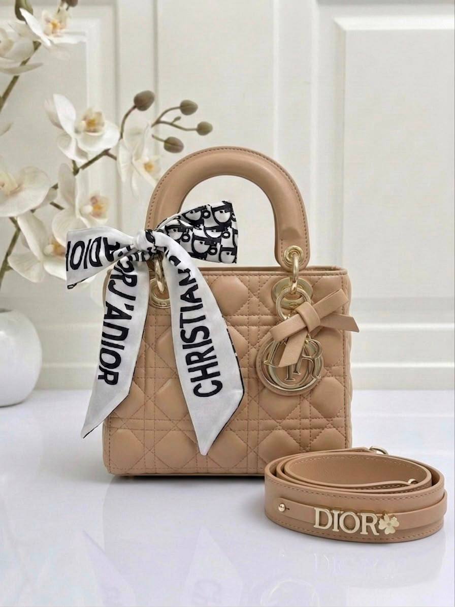 Dior
High quality 
With box 
120 dhs🇦🇪🇦🇪

Zain136
♥️♥️♥️