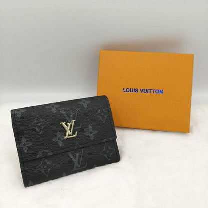 WALLETS AND CARD HOLDERS 
GOOD QUALITY
25 dhs✅

Zain40
♥️♥️♥️