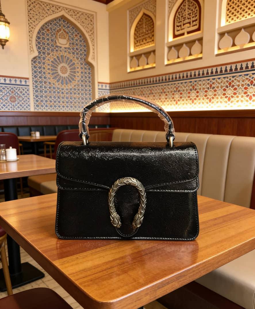 Gucci

100 dhs✅

with box 🎁🎁🎁

Size:23/8/15

Zain07
♥️♥️♥️
