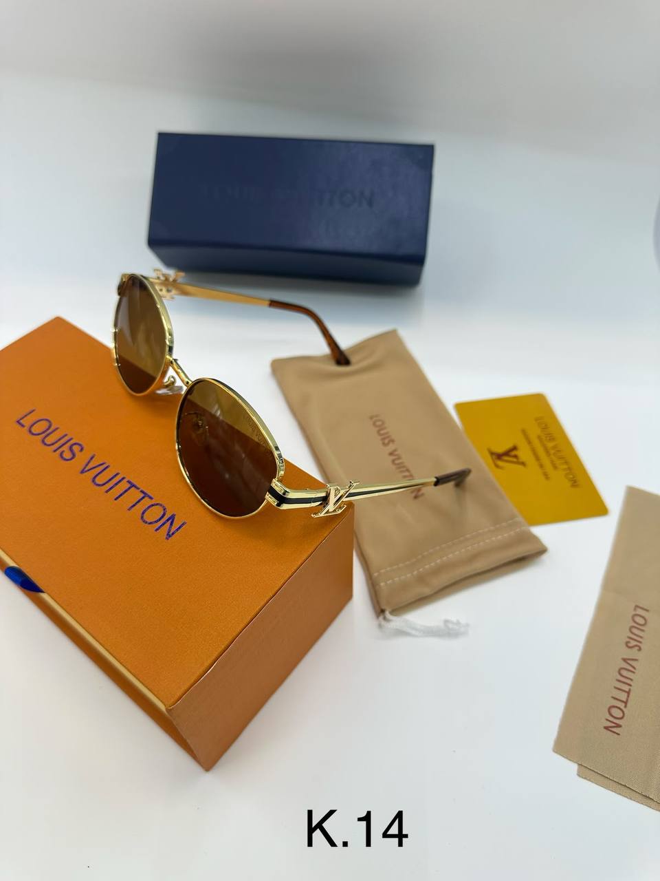 MIU MIU 
Sunglasses 🕶️ 
Copy one 💯
good quality 💯
With original boxes 🗃️ 

55 dhs 


Zain216