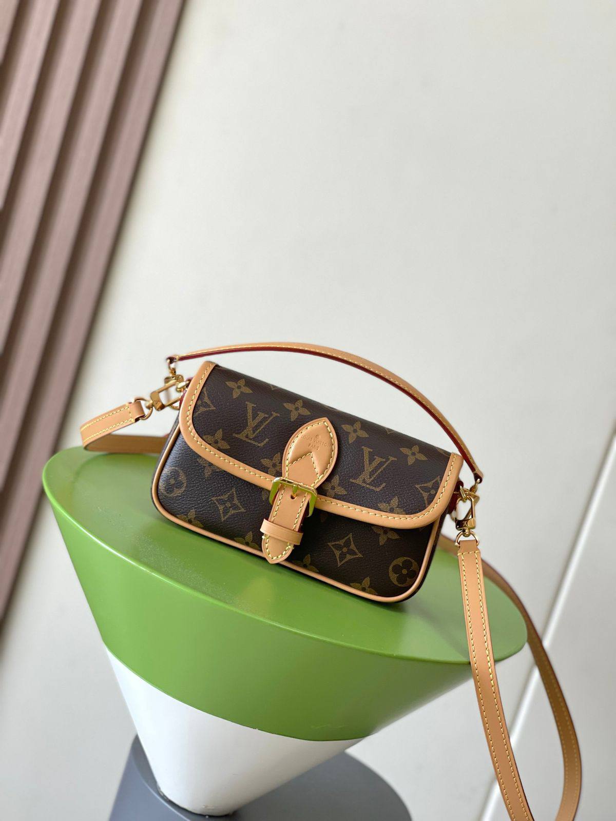 LV - Bottega
Master Bags
For Price 👇 WTSP Text Zain 0568585901

Zain111
Zain192
♥️♥️♥️