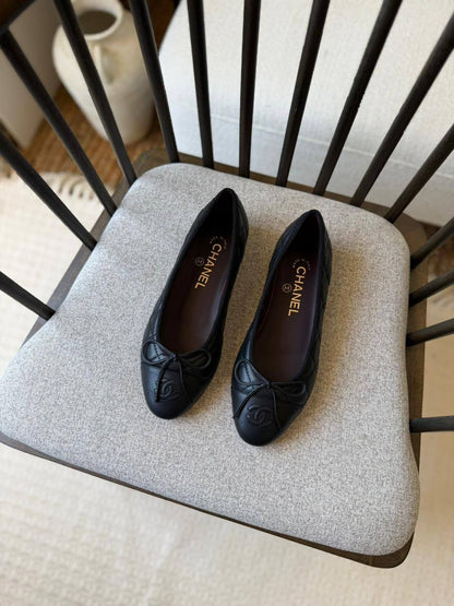Chanel
𝑨𝑨𝑨 𝑸𝒖𝒂𝒍𝒊𝒕𝒚
𝑺𝒊𝒛𝒆 𝟑6 𝒕𝒐 𝟒2 
450 dhs✅

Zain81
♥️♥️♥️