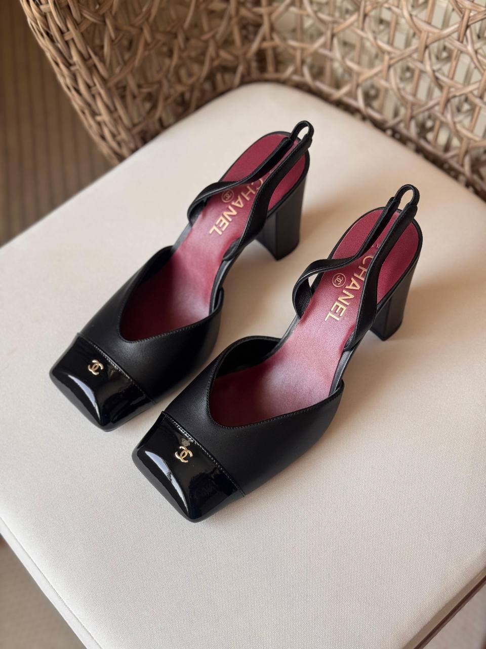 CHANEL 🤍
🤩Available new 😍😍
Size: 36 to 41
Super master quality
490 dhs✅

Zain198
♥️♥️♥️