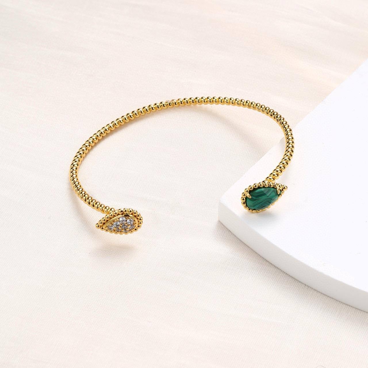 Bouchroon bangle
Master quality 

50 dhs🪙💕 Normal box 📦

Zain48
♥️♥️♥️