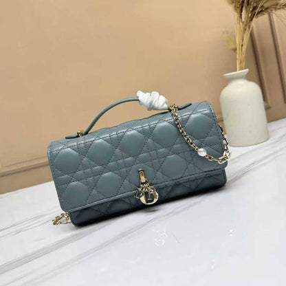 Dior 
Master
21cm🫶🏼
290 dhs🇦🇪

Zain228
♥️♥️♥️