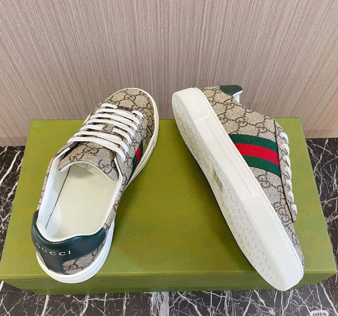 GUCCI SHOES 
130 dhs🪙💚
Size 36 TO 42

Zain40
♥️♥️♥️