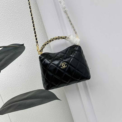 Chanel
95 dhs✅
size：22cm
Good-quality 

with box🎁

Zain35
Zain26
♥️♥️♥️