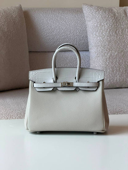 Hermes
Birkin 25cm💥Master quality ✅with box📦
610 dhs✅

Zain52
♥️♥️♥️