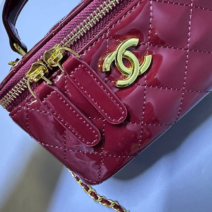 CHANEL 
NEW CAME GOOD QUALITY 
WITH BOX 
🎁🎁🎁

100 dhs✅

Zain39
♥️♥️♥️