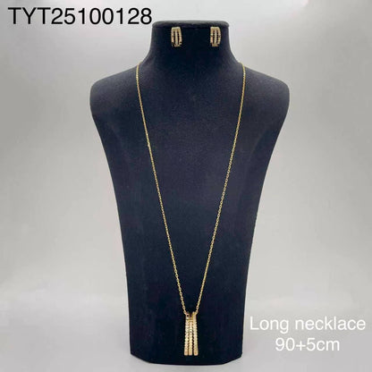 FRED and CHAUMET 
Necklace long 😍
Earring 🦋
good quality 💯
With normal boxes 🗃️ 
60 dhs✅

Zain216
♥️♥️♥️