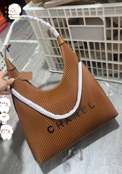 Chanel
110 dhs✅

Zain143
♥️♥️♥️