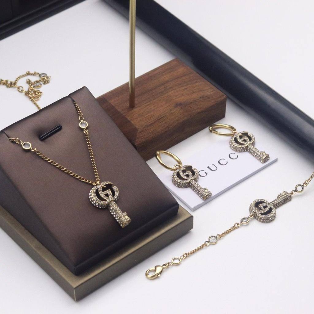 110 DHS✅ SET
GUCCI
Master✨
WITH BOX AND PAPER BAG🛍️🎁

Zain89
♥️♥️♥️