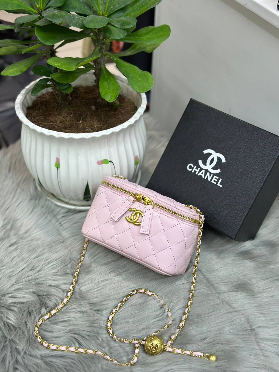 CHANEL 
SIZE  ………17CM🥰
100 dhs🇦🇪
with BOX🌷
🎁🎁🎁

Zain51
♥️♥️♥️