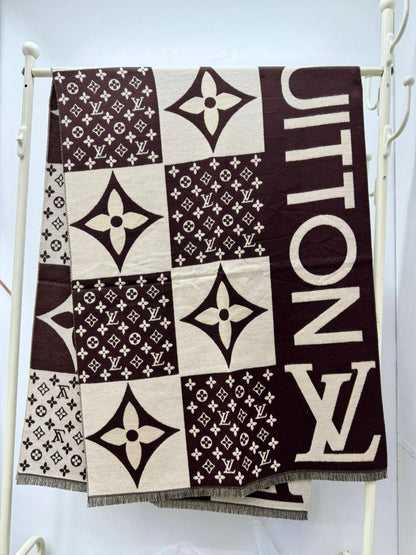 Brand Shawl / Scarf 
Good quality
Size:  180 * 68 cm
45 dhs🪙💕

Zain115
♥️♥️♥️